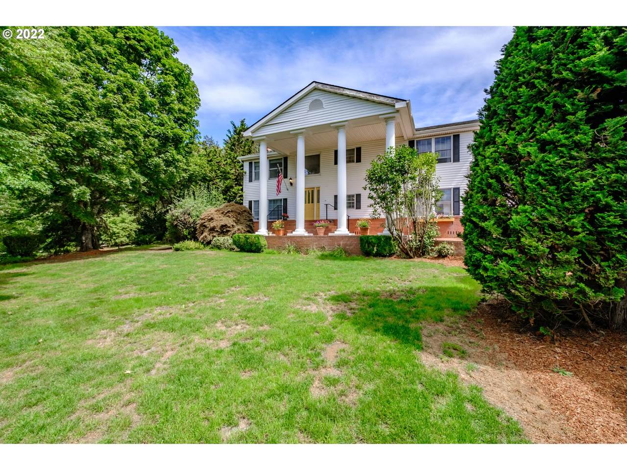 10052 Lake Dr - Photo 1
