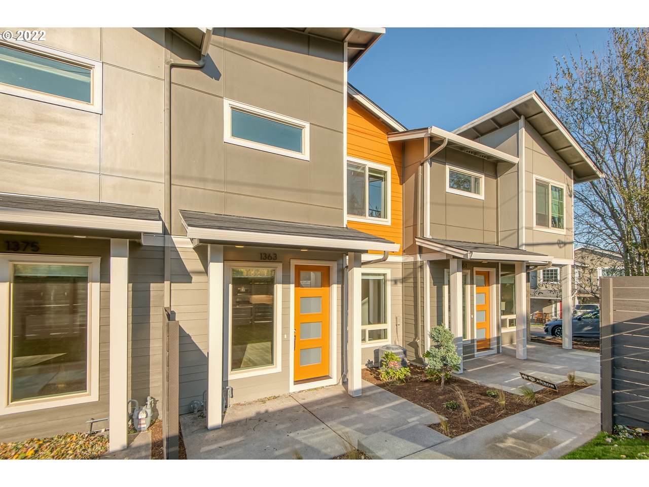 1363 Halsey St - Photo 1