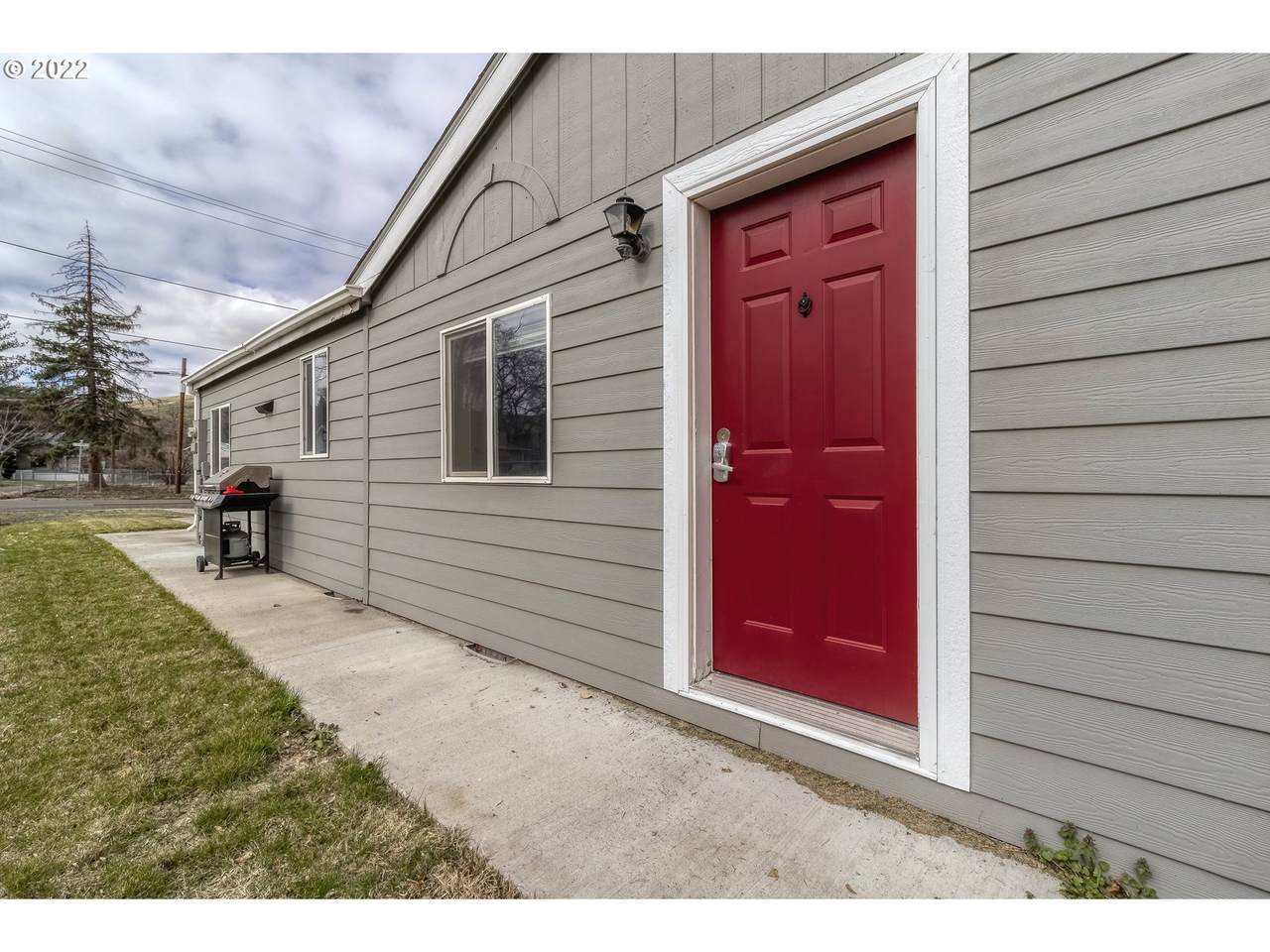 617 Columbia St - Photo 1