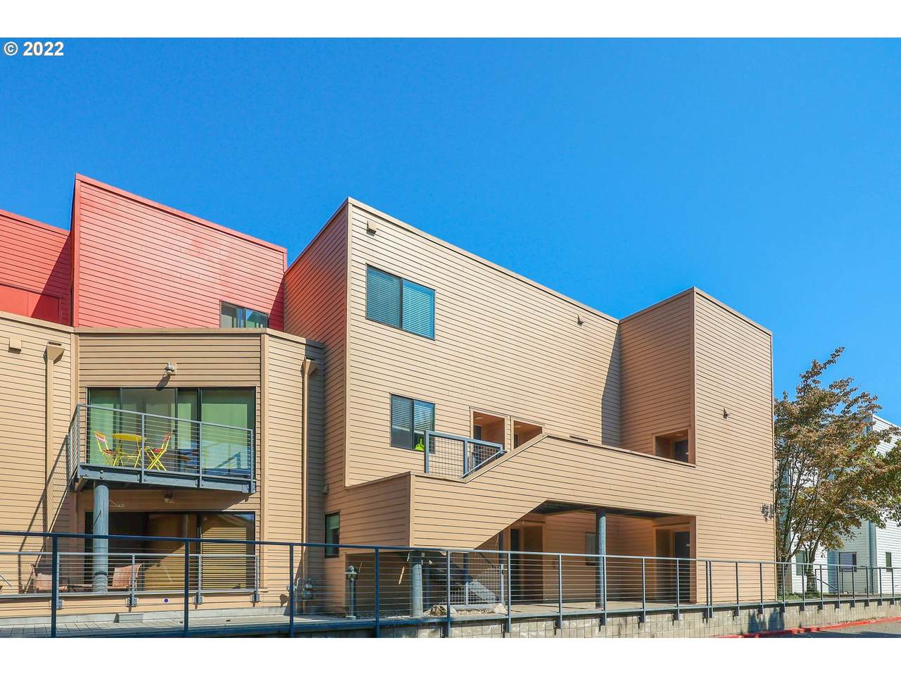 1040 Naito Pkwy - Photo 1