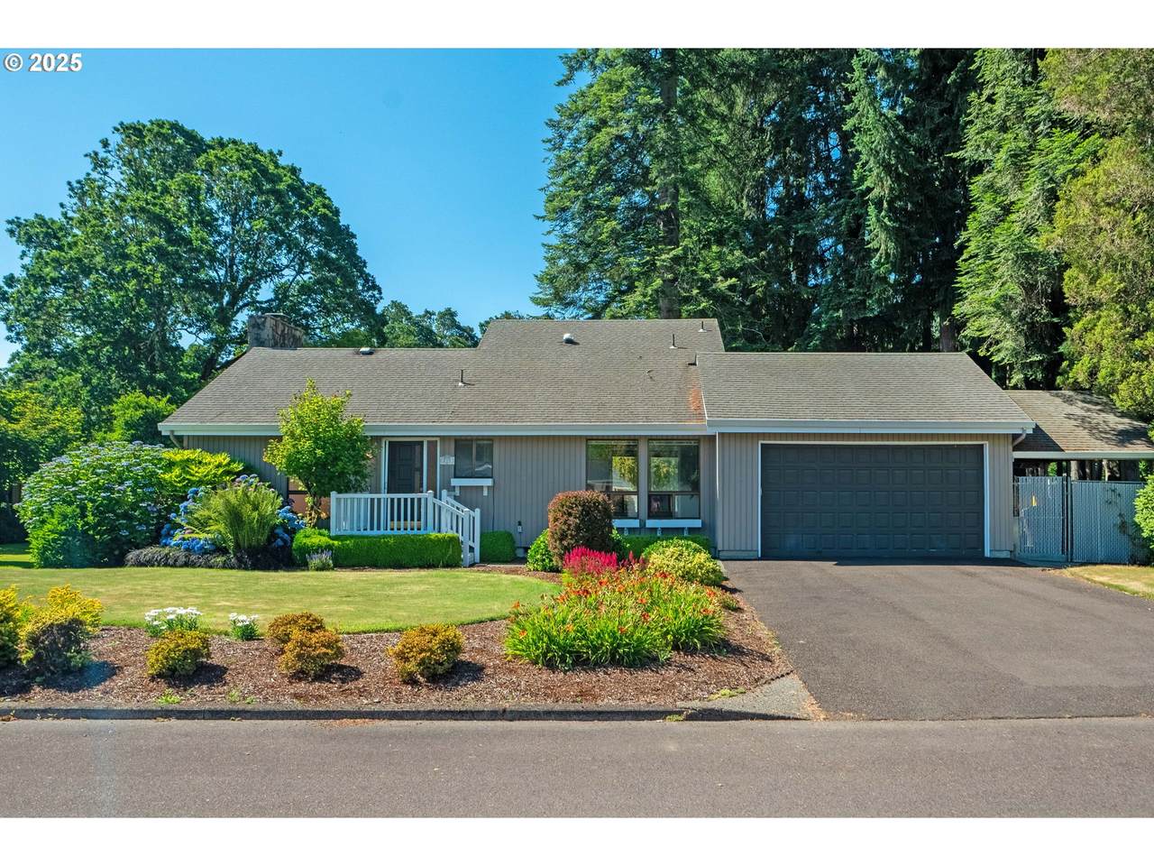 815 34TH Pl - Photo 1