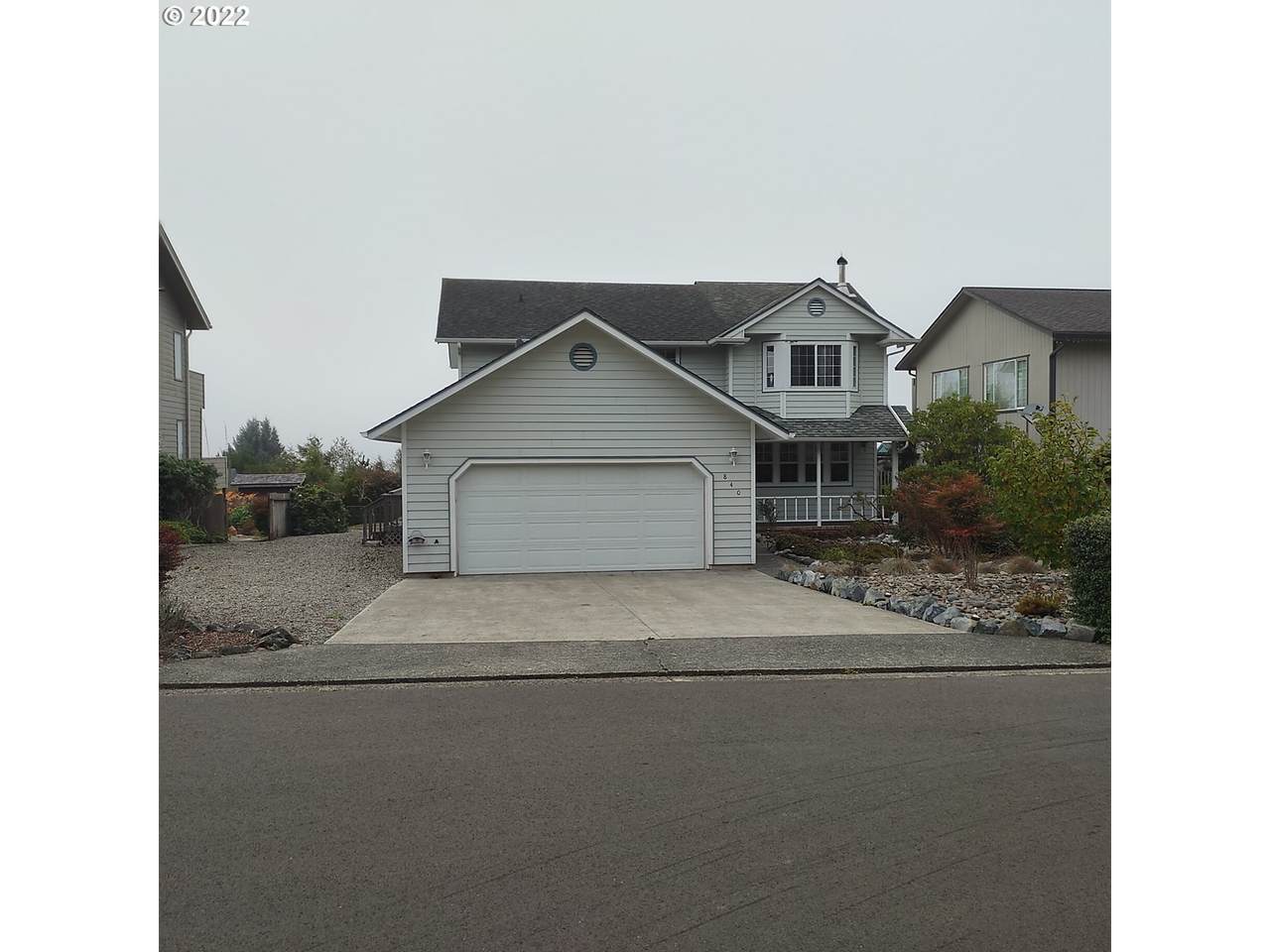 840 Prefontaine Dr - Photo 1