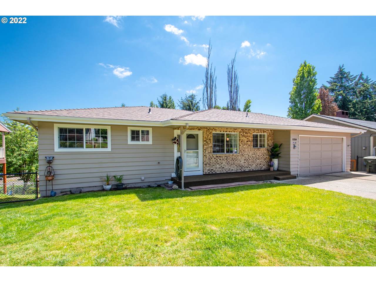1210 Spruce St - Photo 1