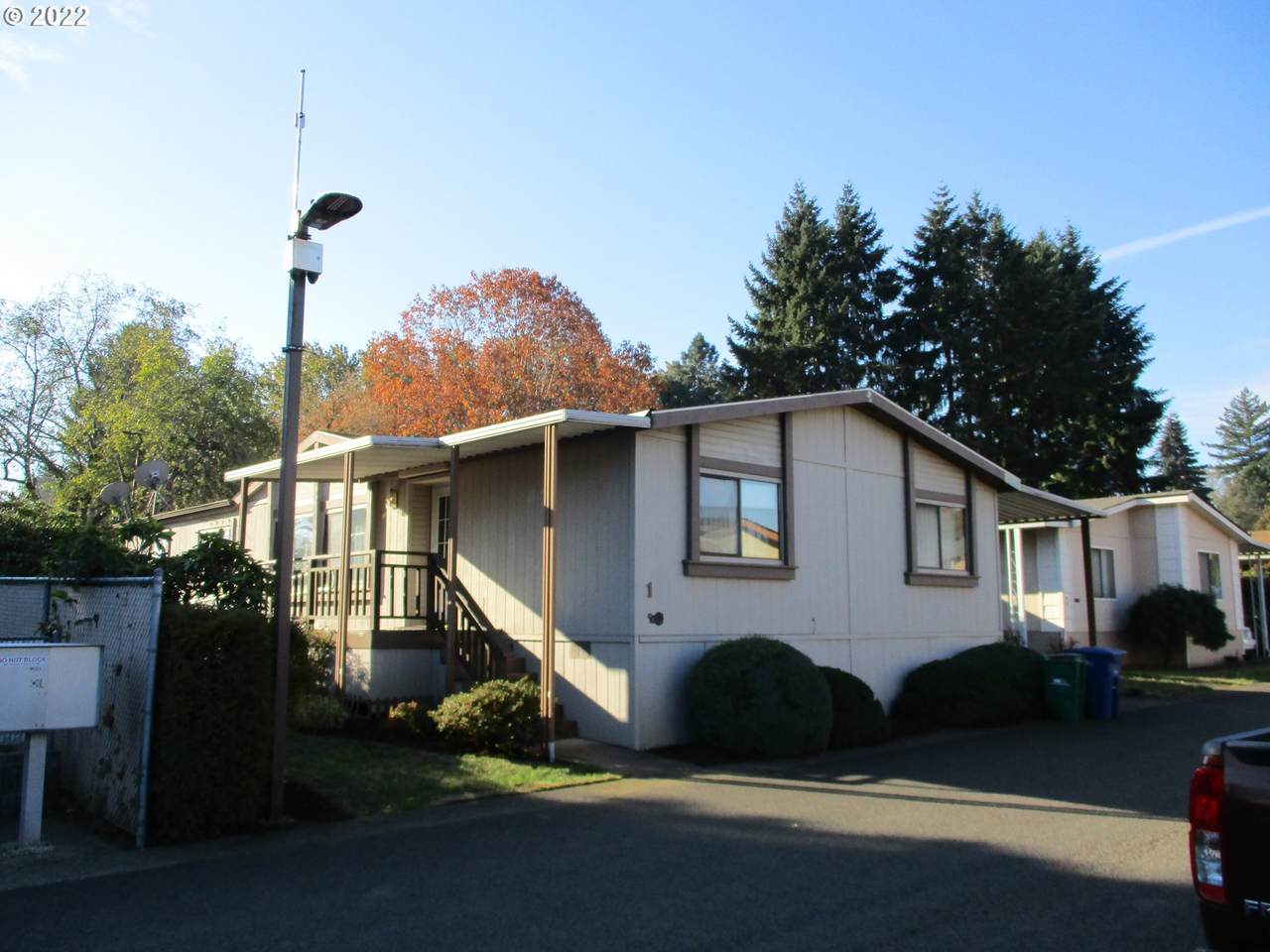 10523 Linwood Ave - Photo 1