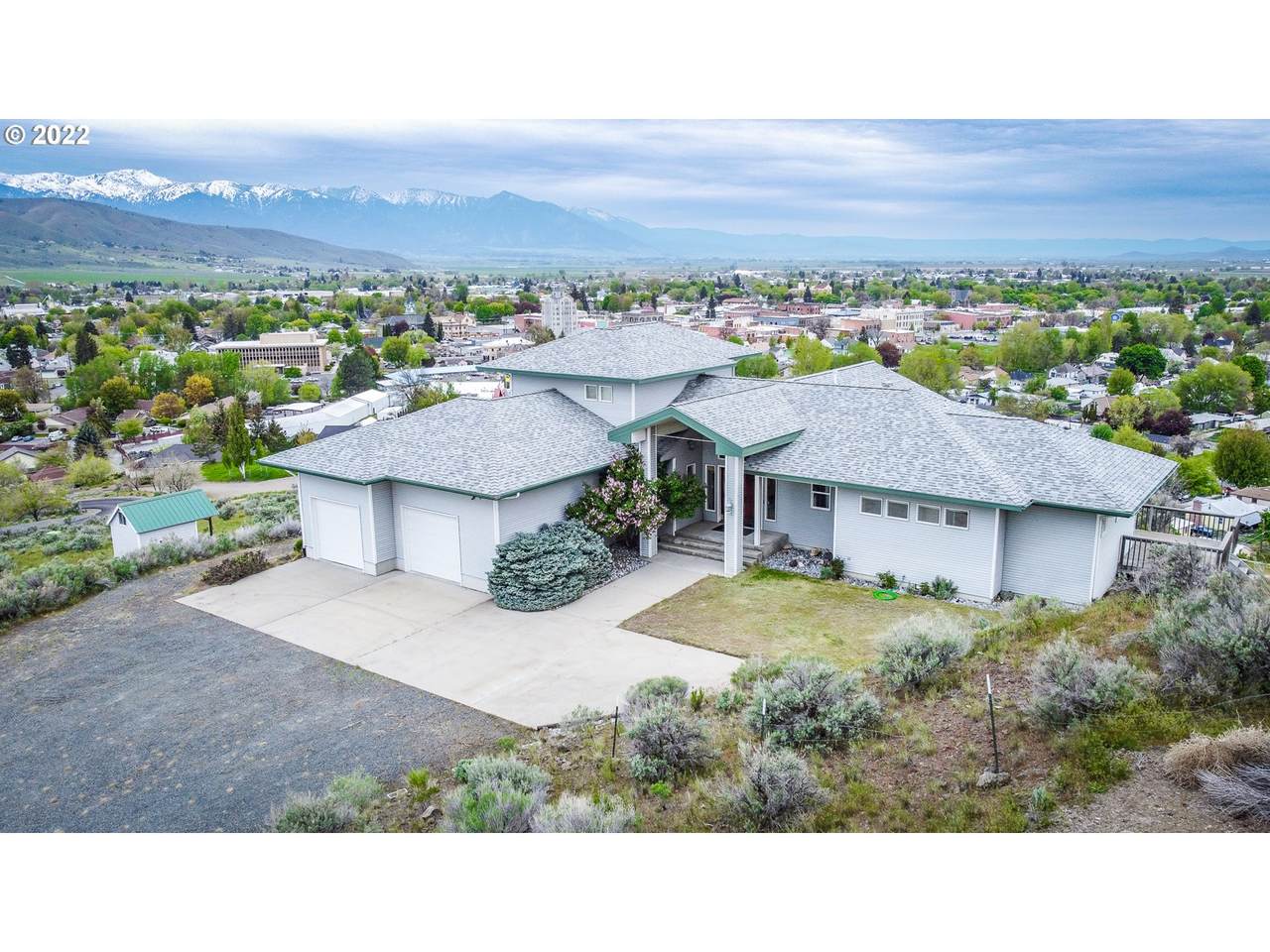1520 Vista Heights Dr - Photo 1