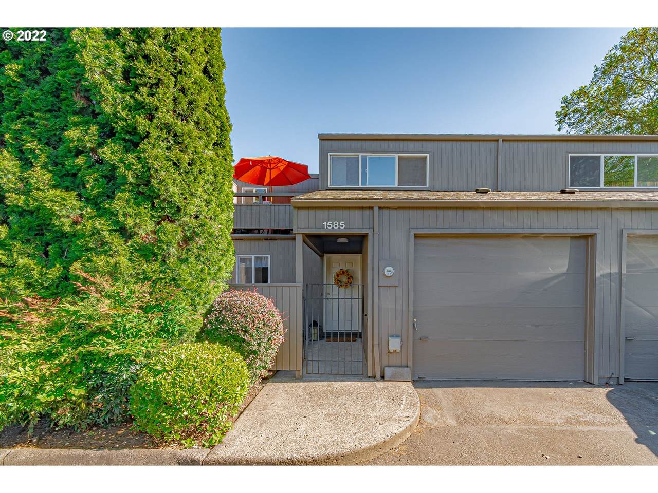 1585 Eastbrook Ct - Photo 1