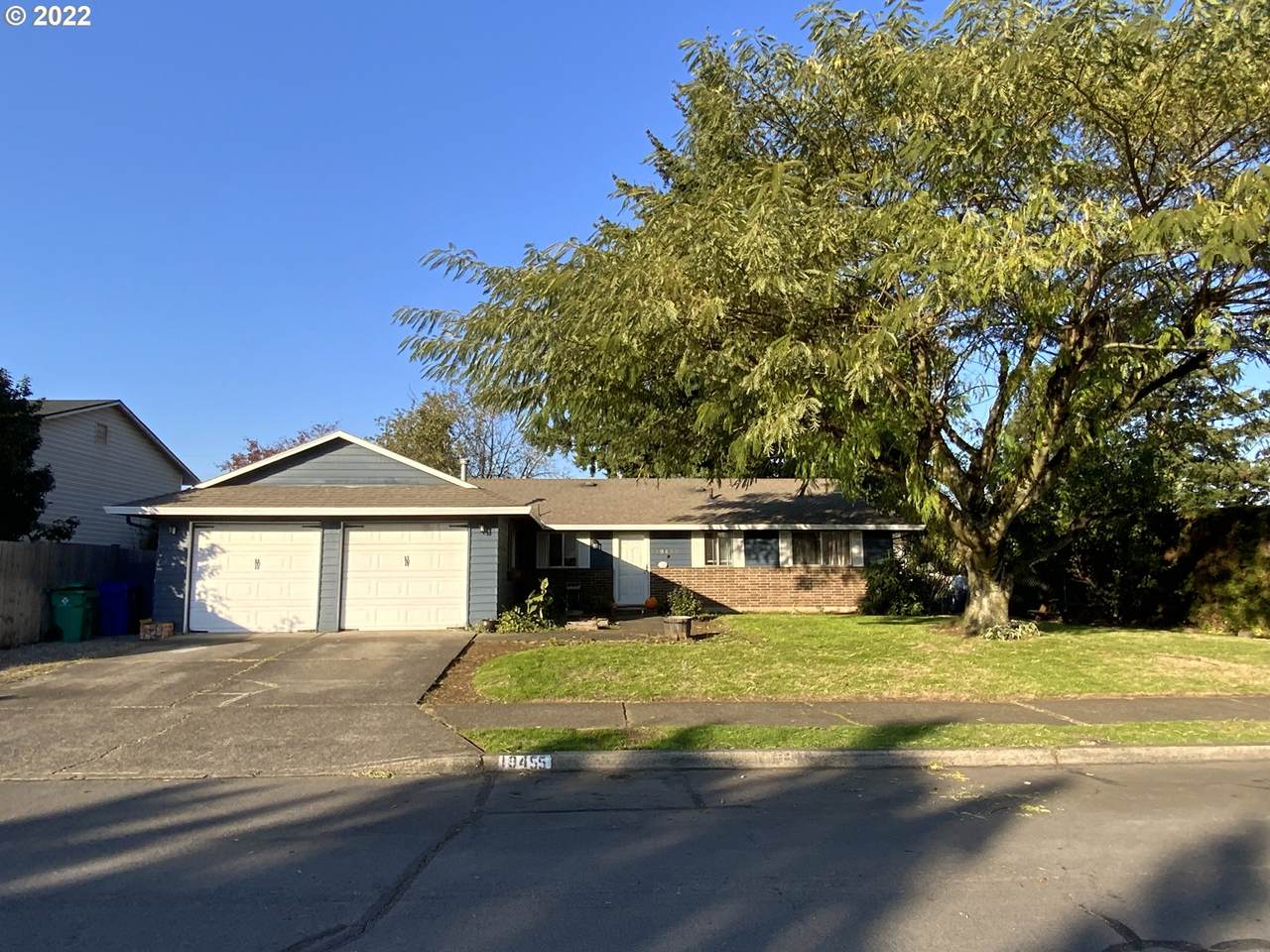 19455 Clackamas St - Photo 1