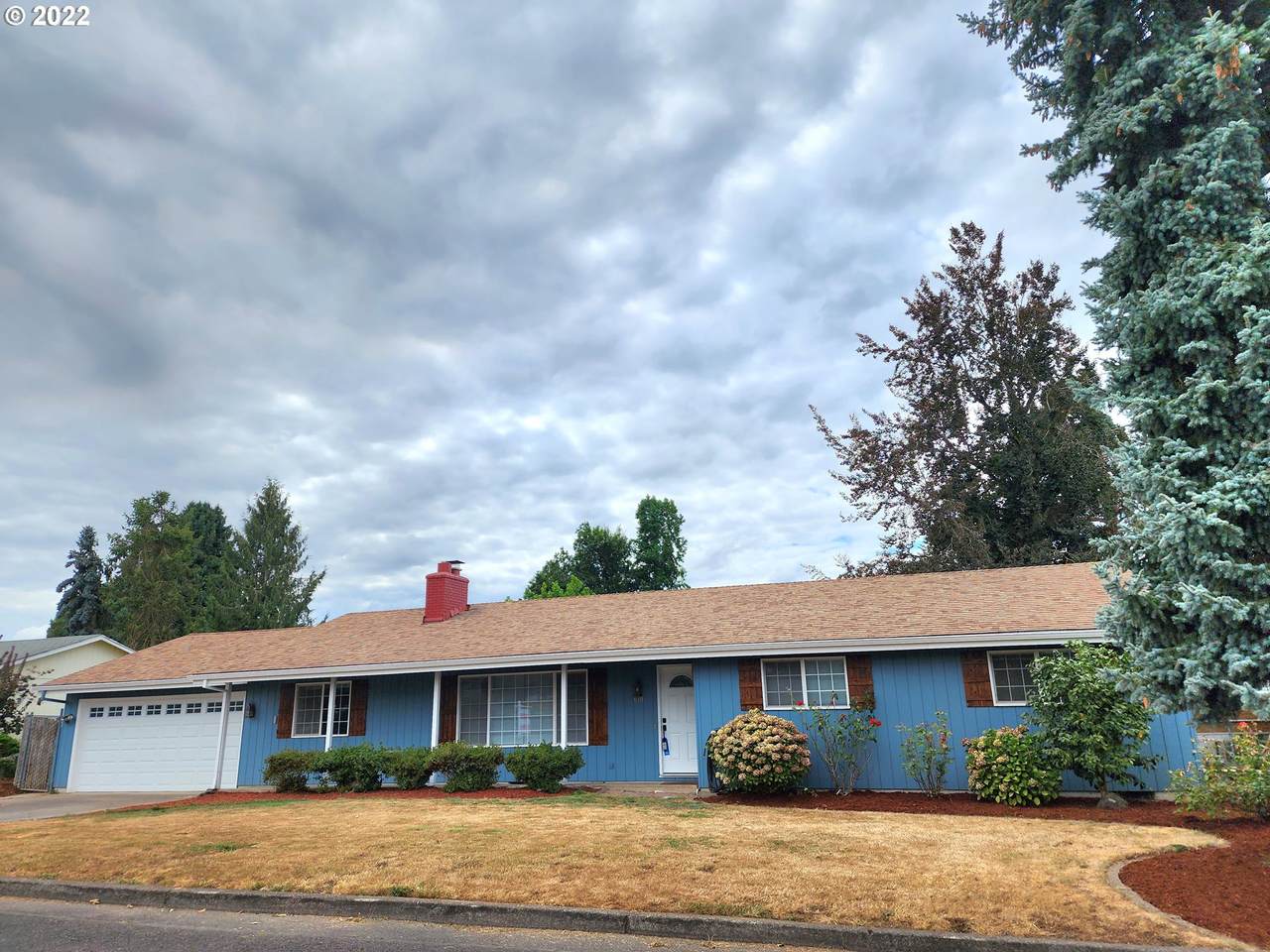 670 Alder St - Photo 1