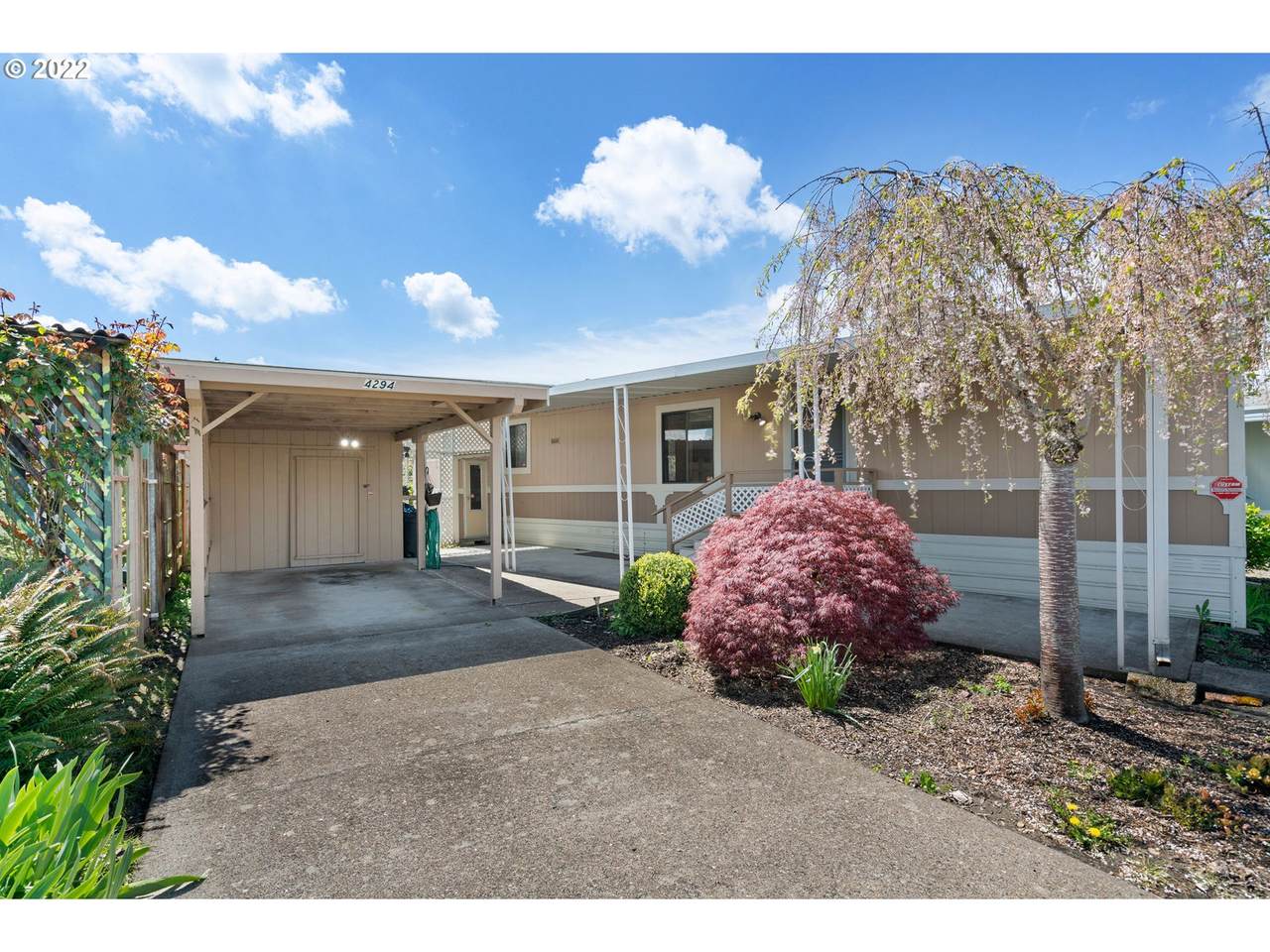 4294 Hazelgreen Rd Ne - Photo 1