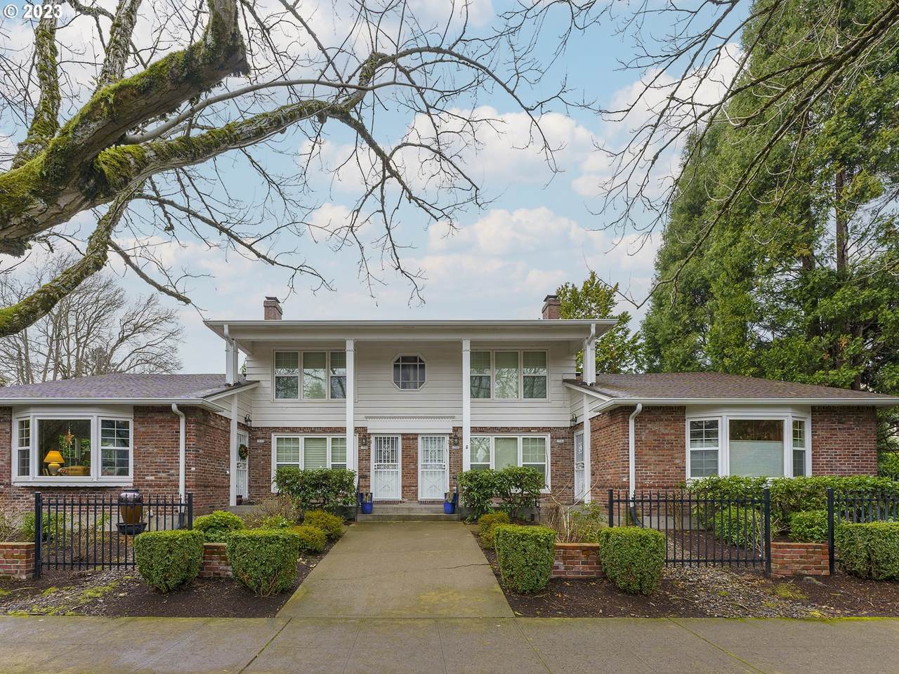 1504 Knott St - Photo 1