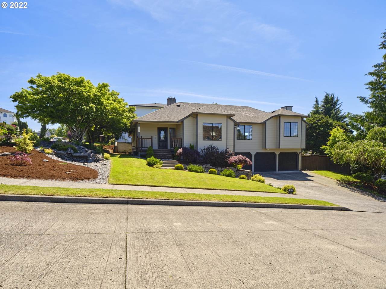 842 Fremont St - Photo 1