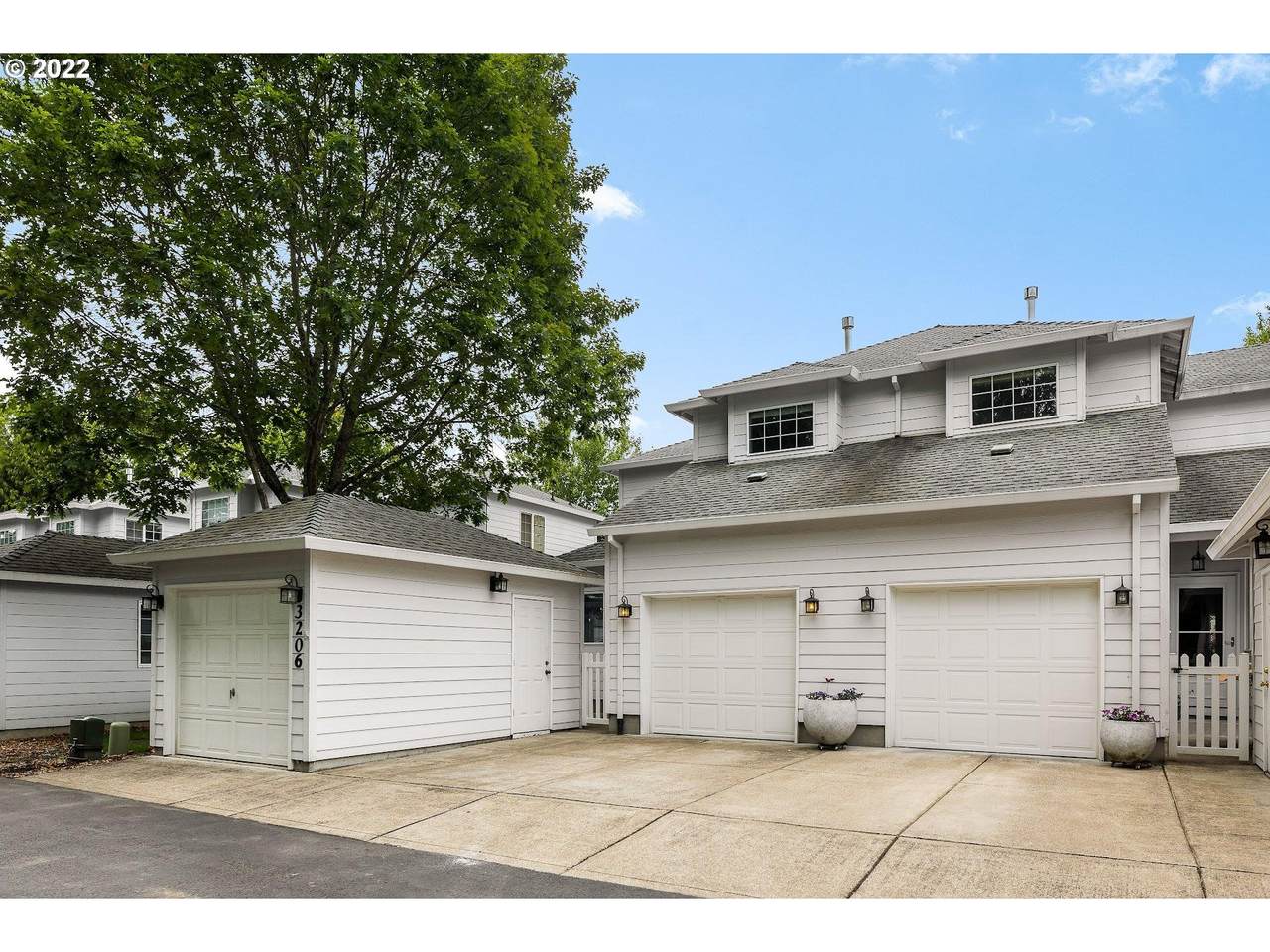 3206 Blue Bird Dr - Photo 1