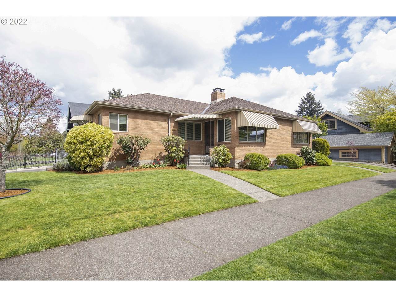 4309 Thompson St - Photo 1