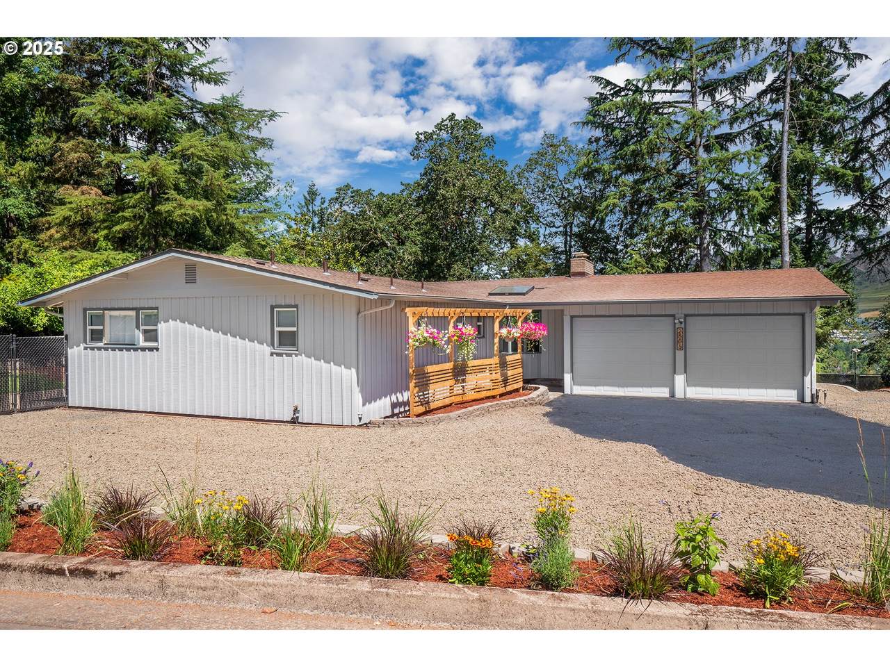 2505 Highland Oaks Dr - Photo 1