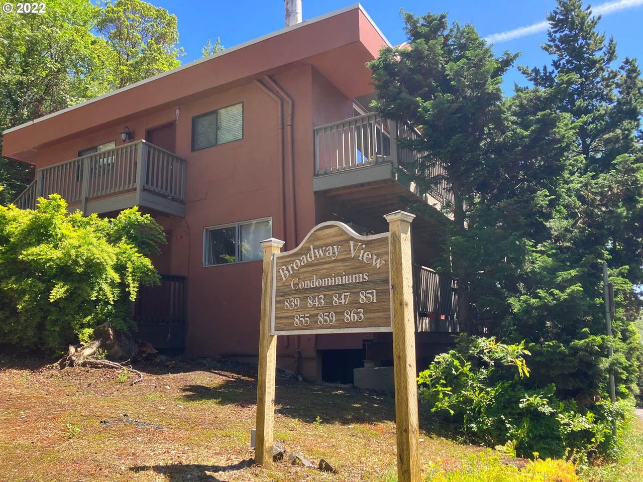 859 Broadway Dr - Photo 1