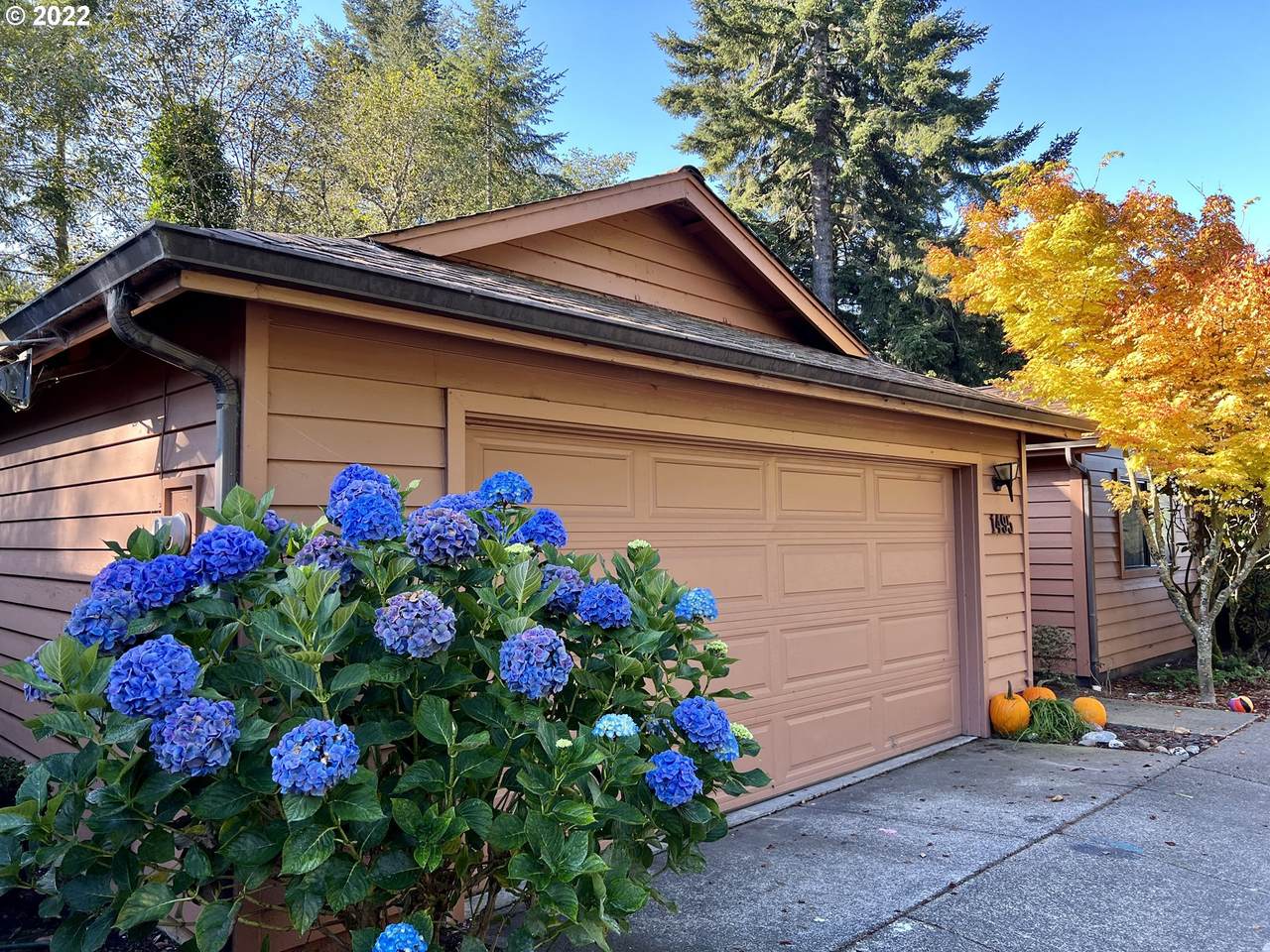 1495 Glenwood Dr - Photo 1