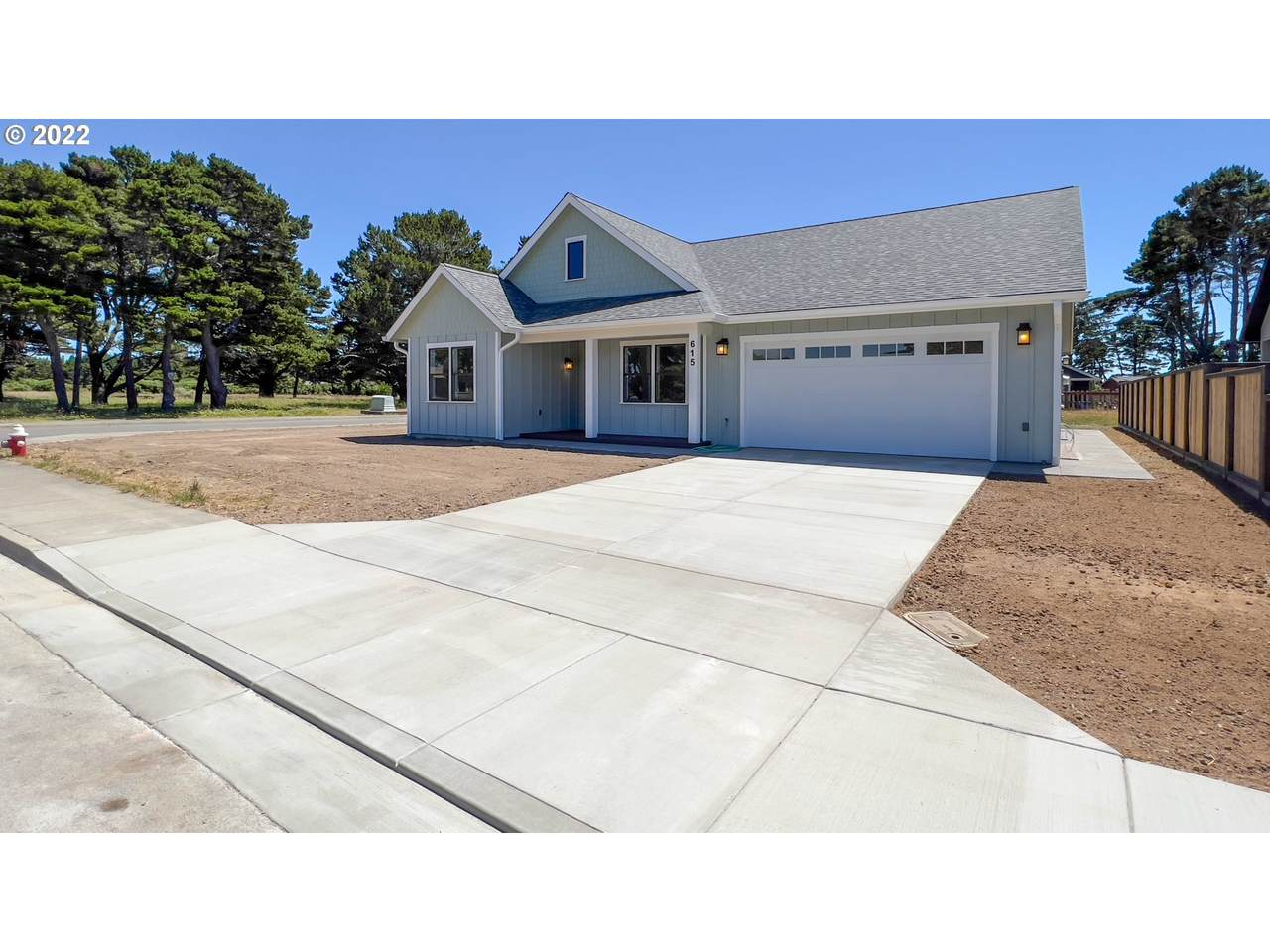 615 Carter Ave - Photo 1