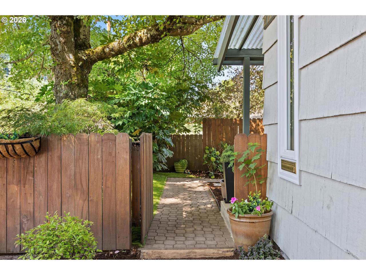 https://bt-photos.global.ssl.fastly.net/portland/1280_boomver_1_225180033-2.jpg