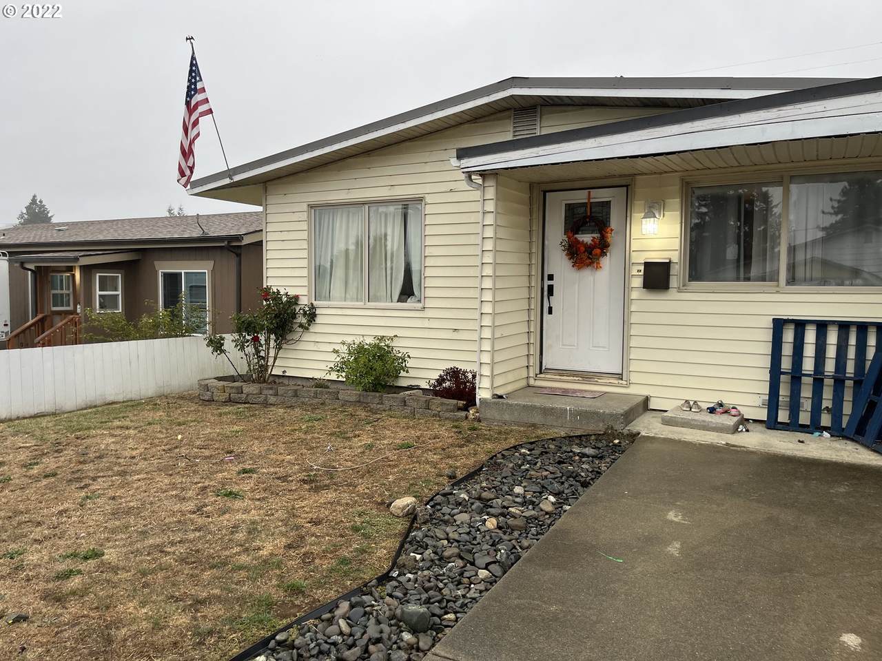 566 11TH Pl - Photo 1