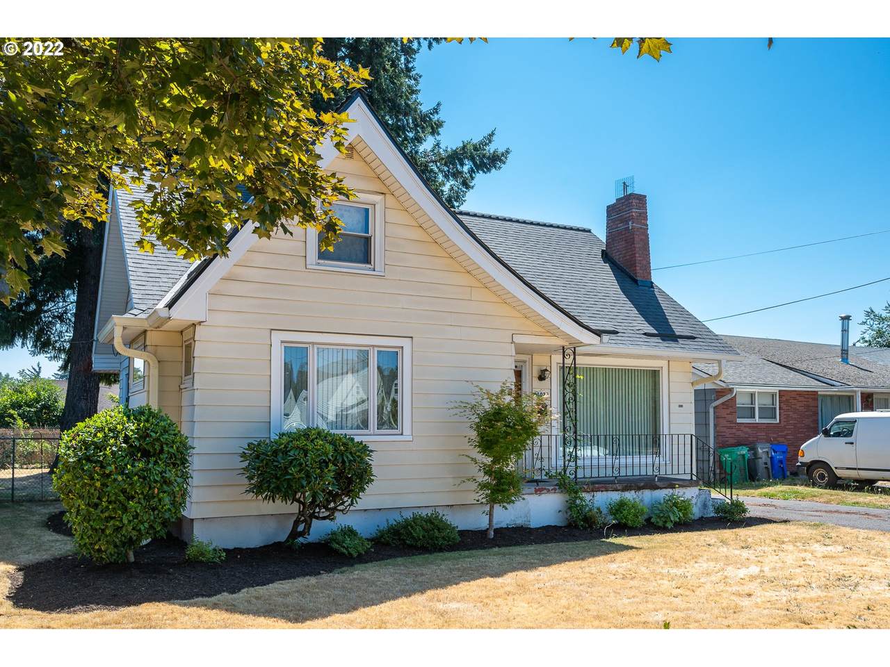 11020 Glisan St - Photo 1