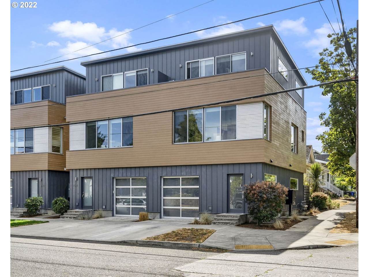 834 Simpson St - Photo 1