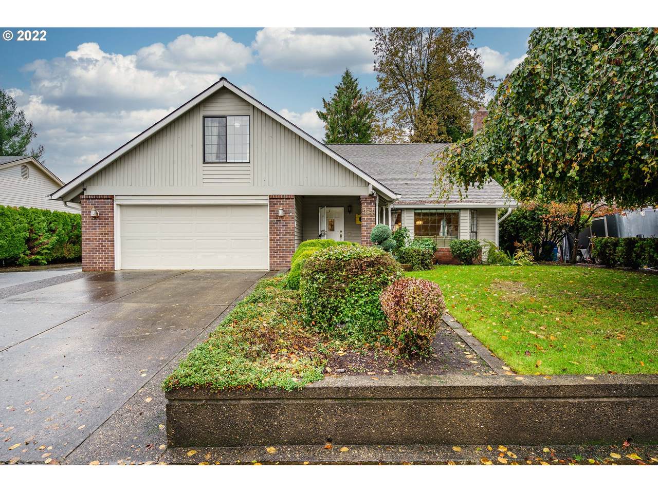 2510 163RD Ave - Photo 1