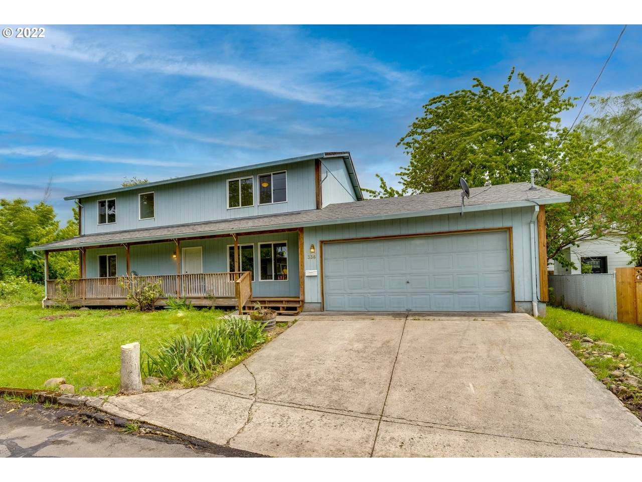 336 20TH St - Photo 1