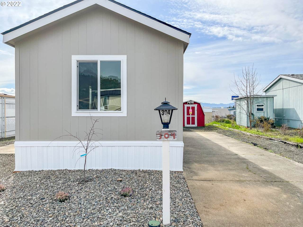 304 Shadow Ranch Ln - Photo 1