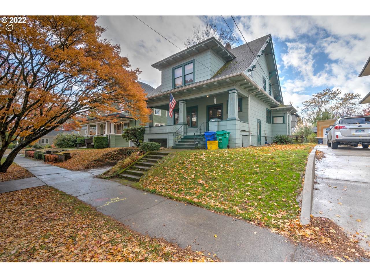 1915 37TH Ave - Photo 1