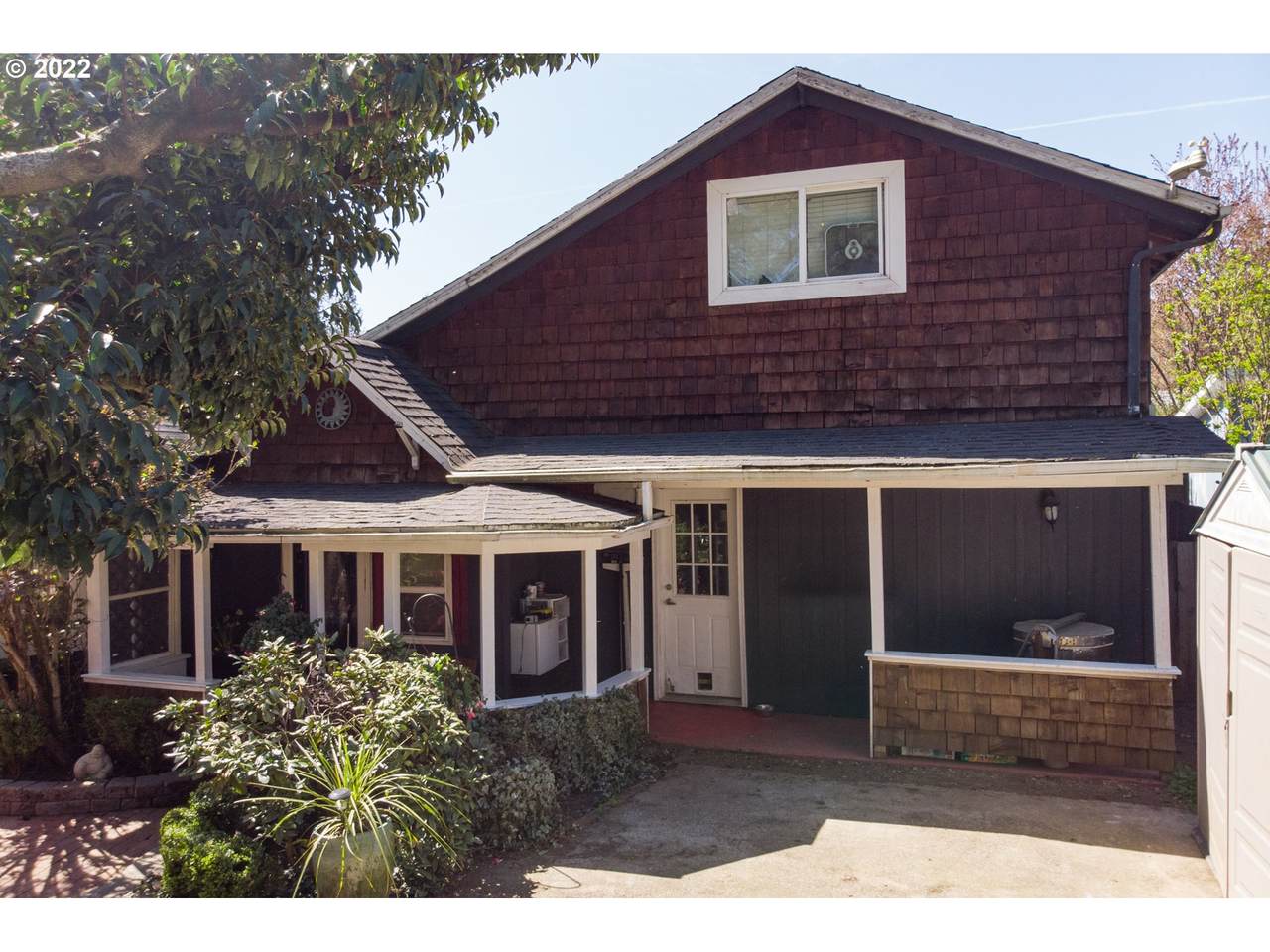 7425 76TH Ave - Photo 1