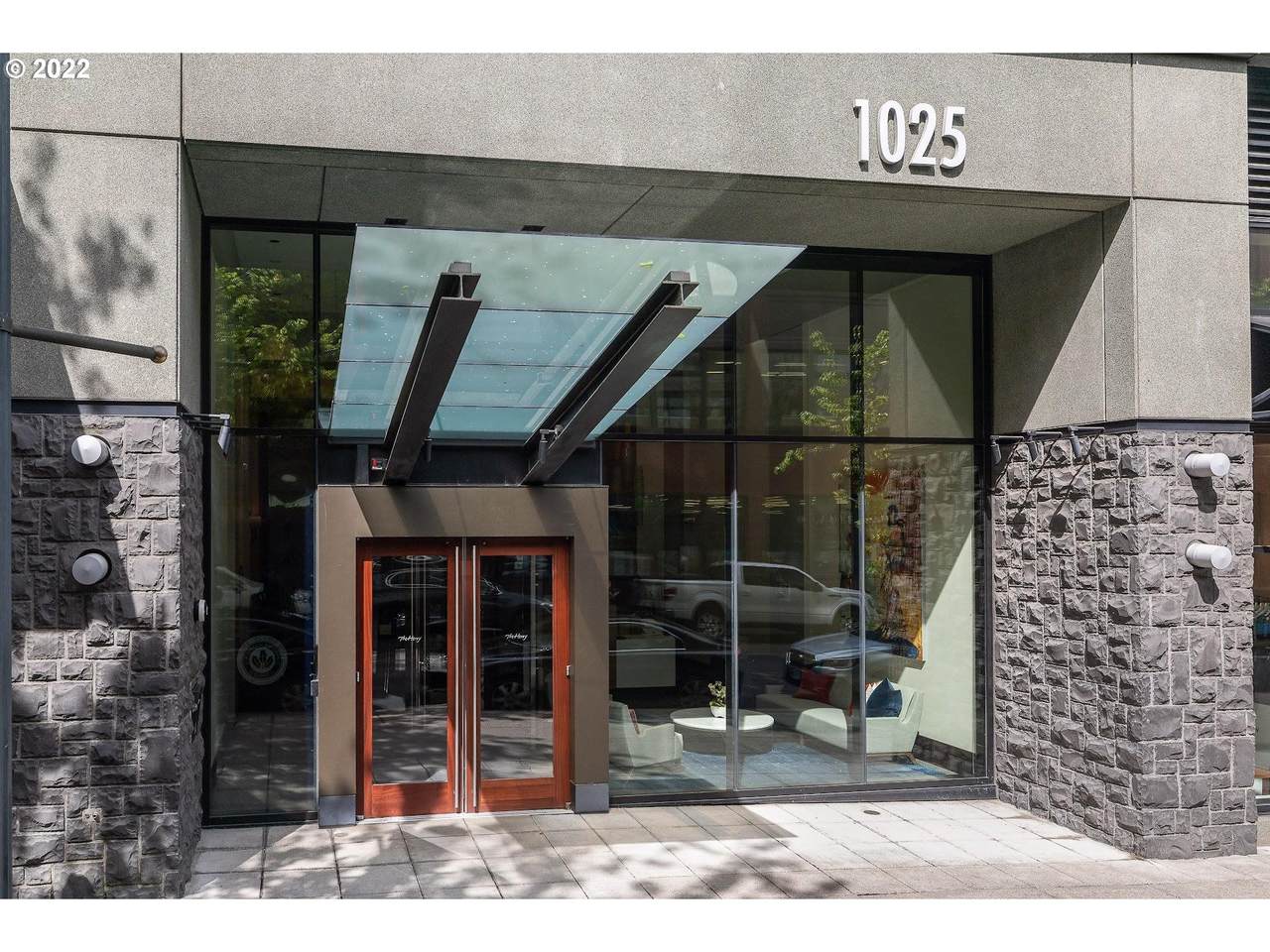1025 Couch St - Photo 1