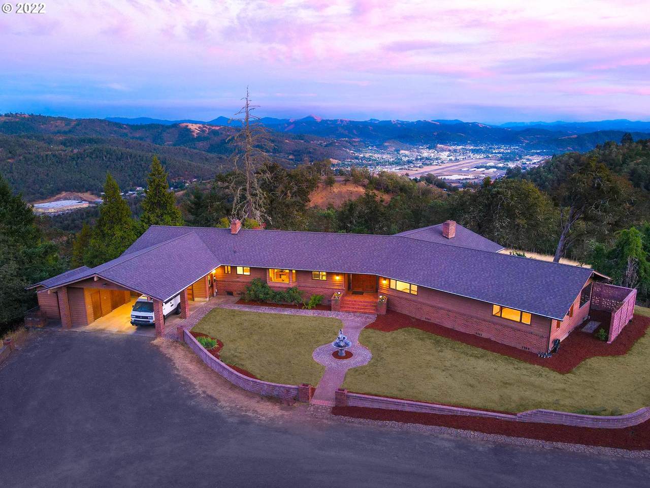 2467 Moorea Dr - Photo 1