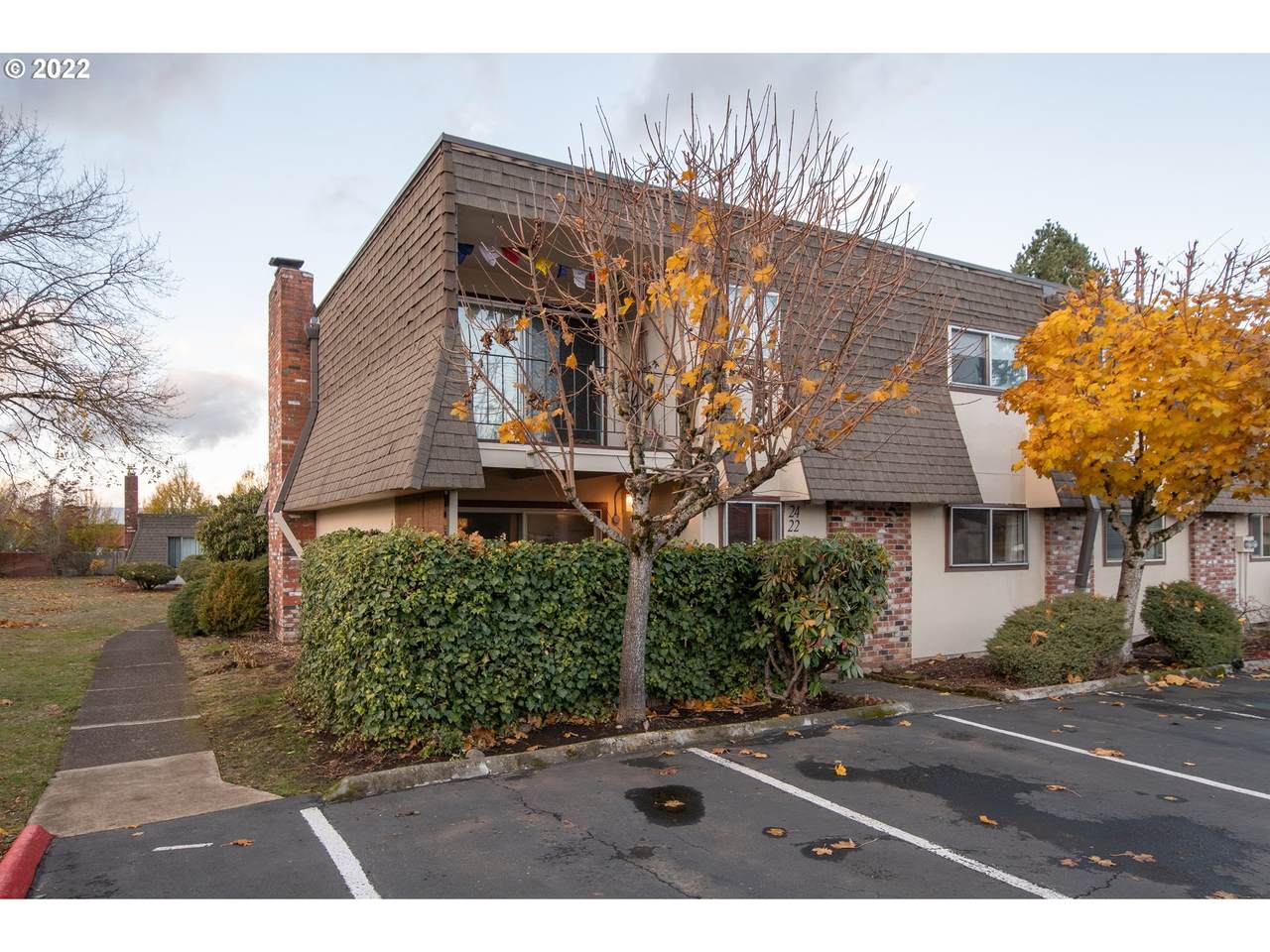 18435 Glisan St - Photo 1