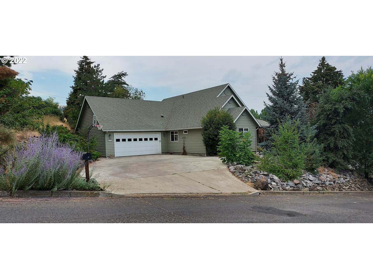 102 Mattoon St - Photo 1