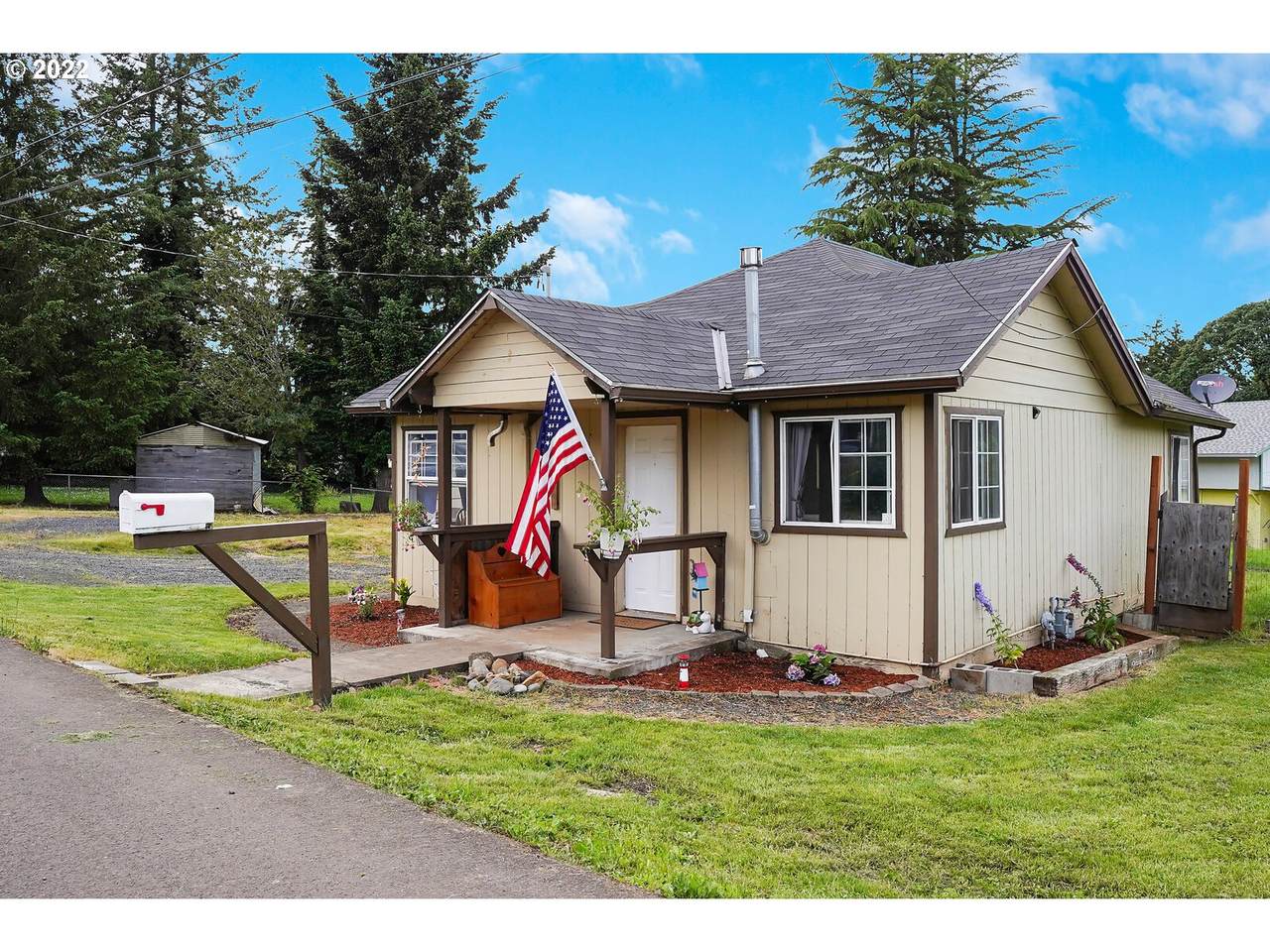 2320 Cedar St - Photo 1