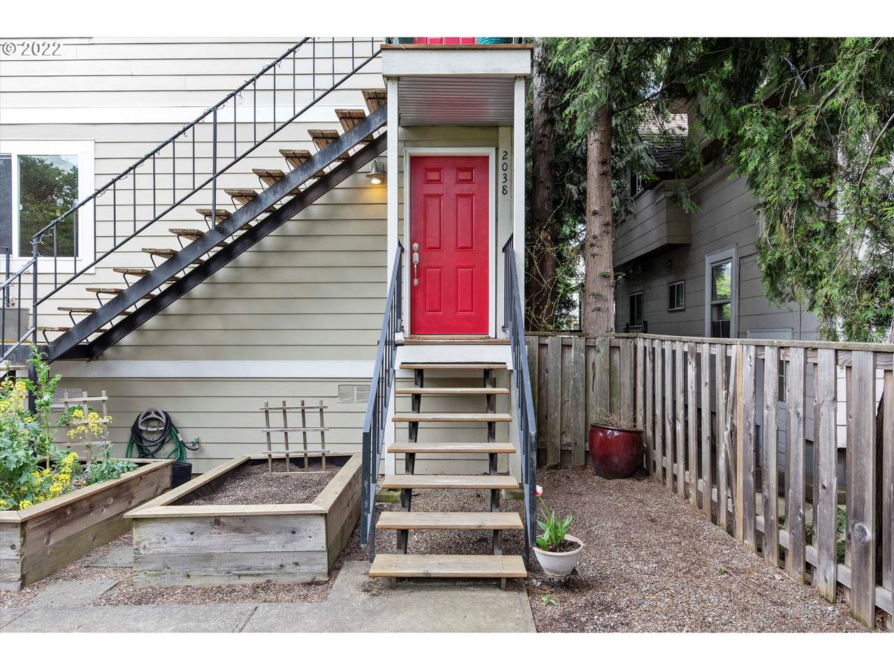 2038 Couch St - Photo 1