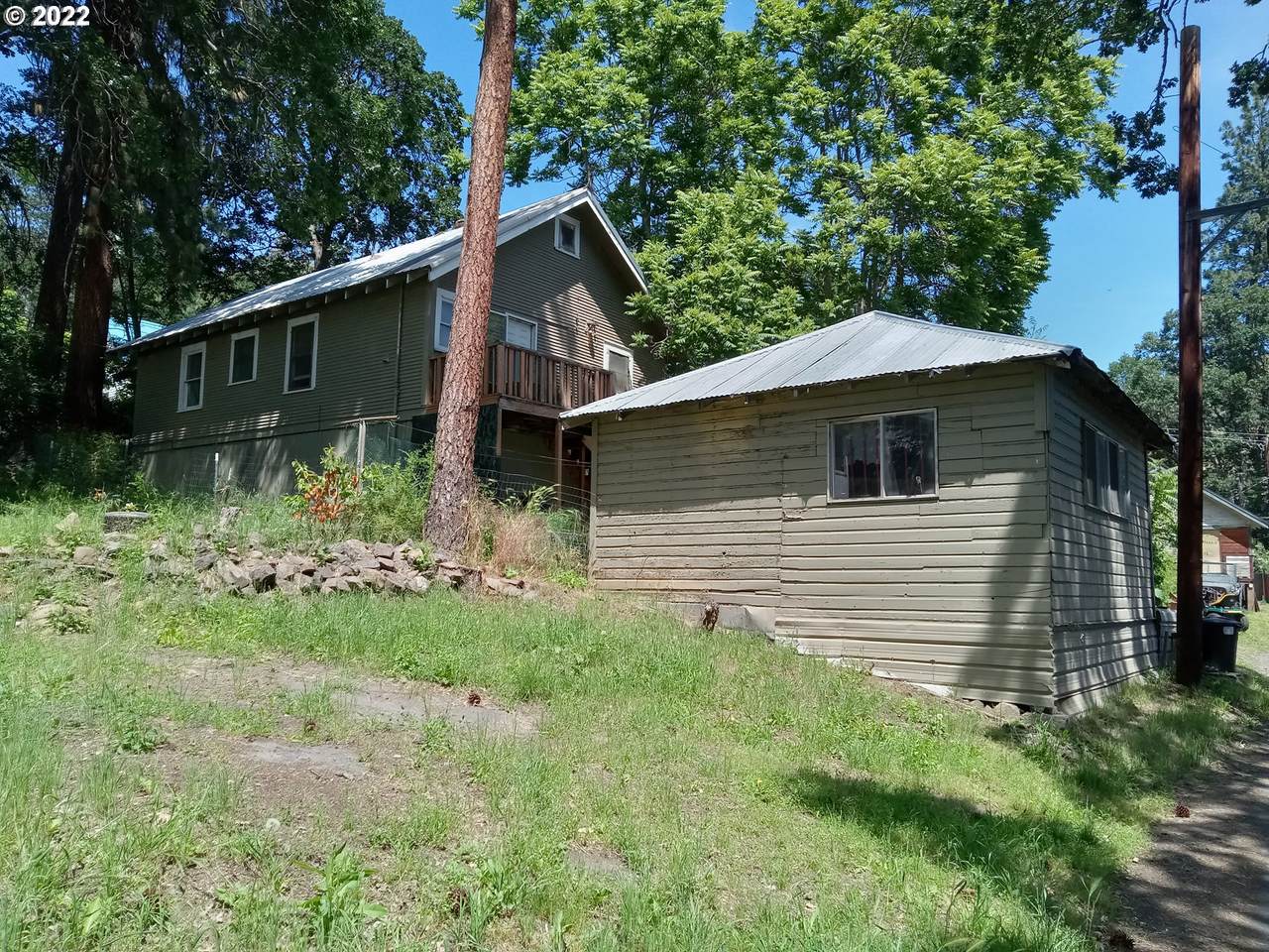 205 Hill Ave - Photo 1