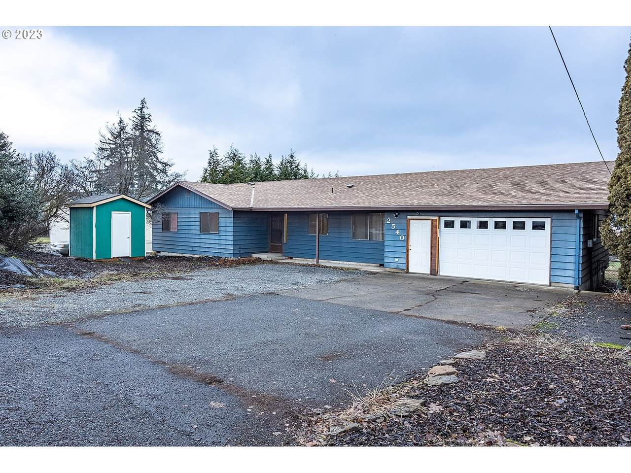 2540 Belmont Dr - Photo 1