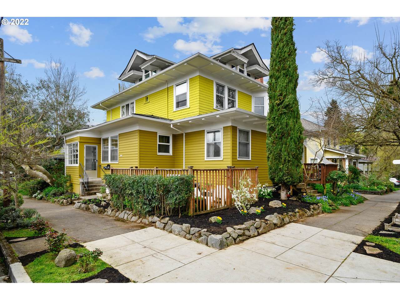 635 33RD Ave - Photo 1