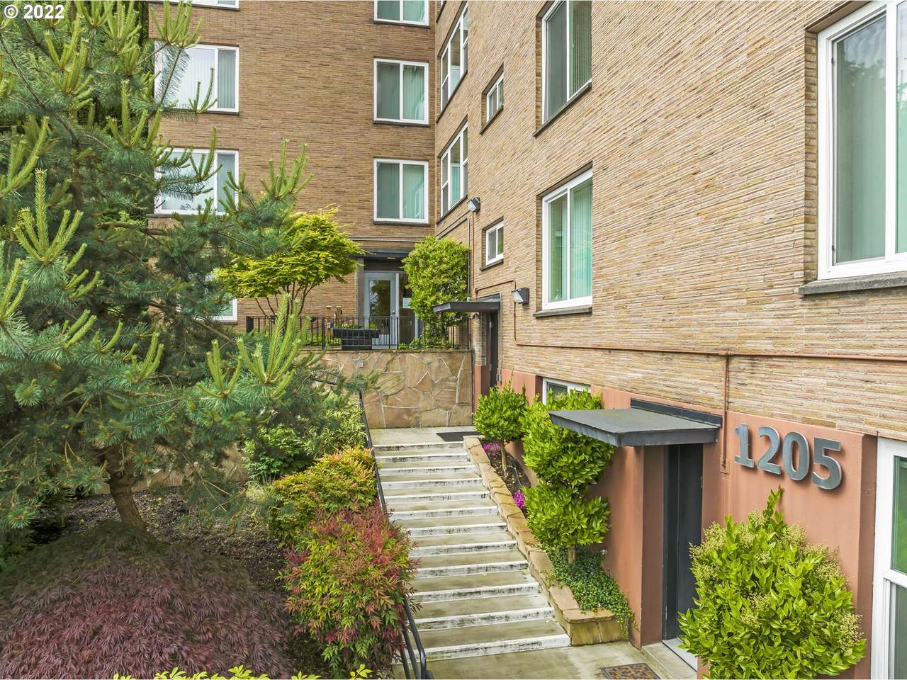 1205 Cardinell Dr - Photo 1