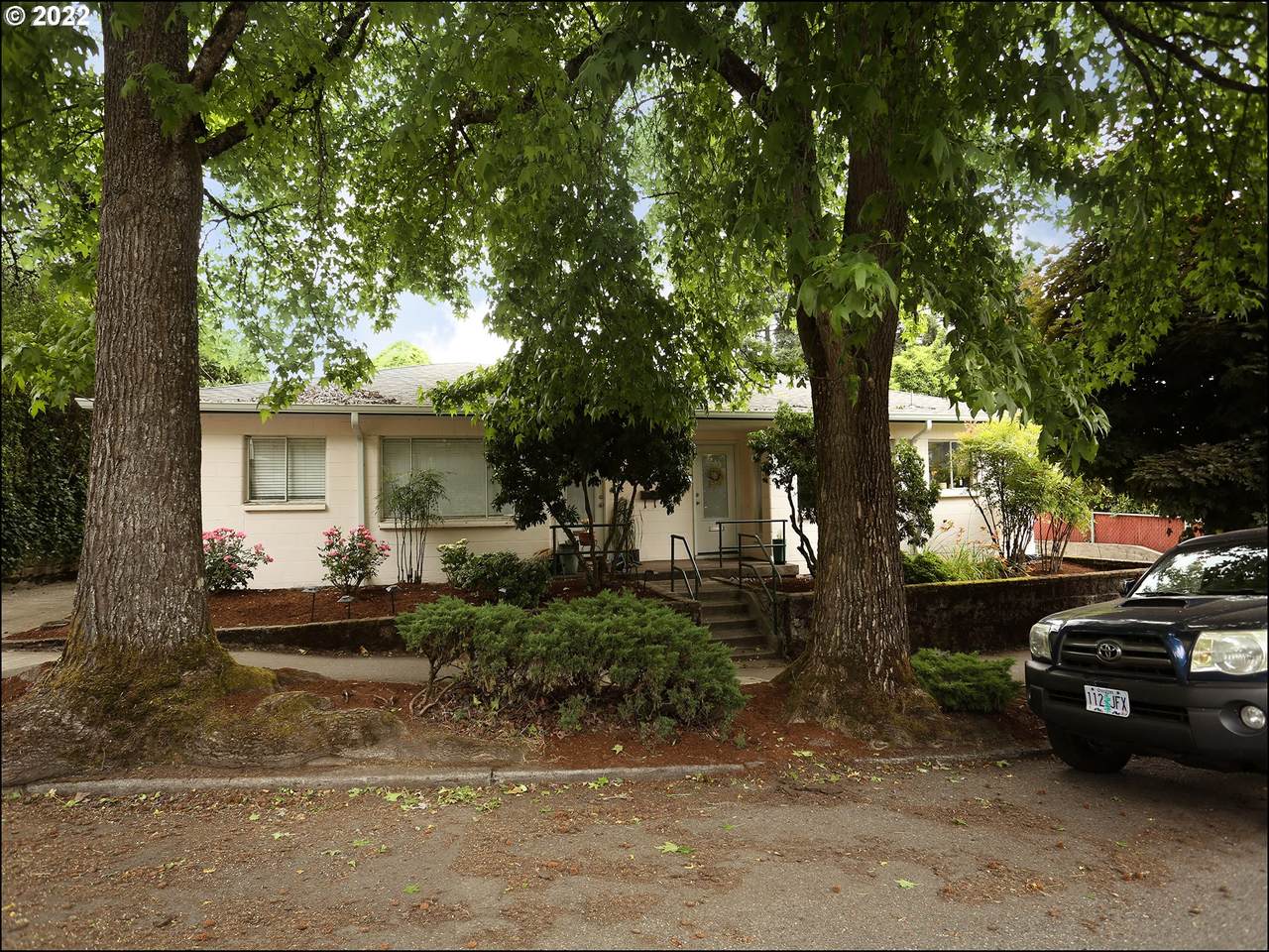 2875 Thurman St - Photo 1