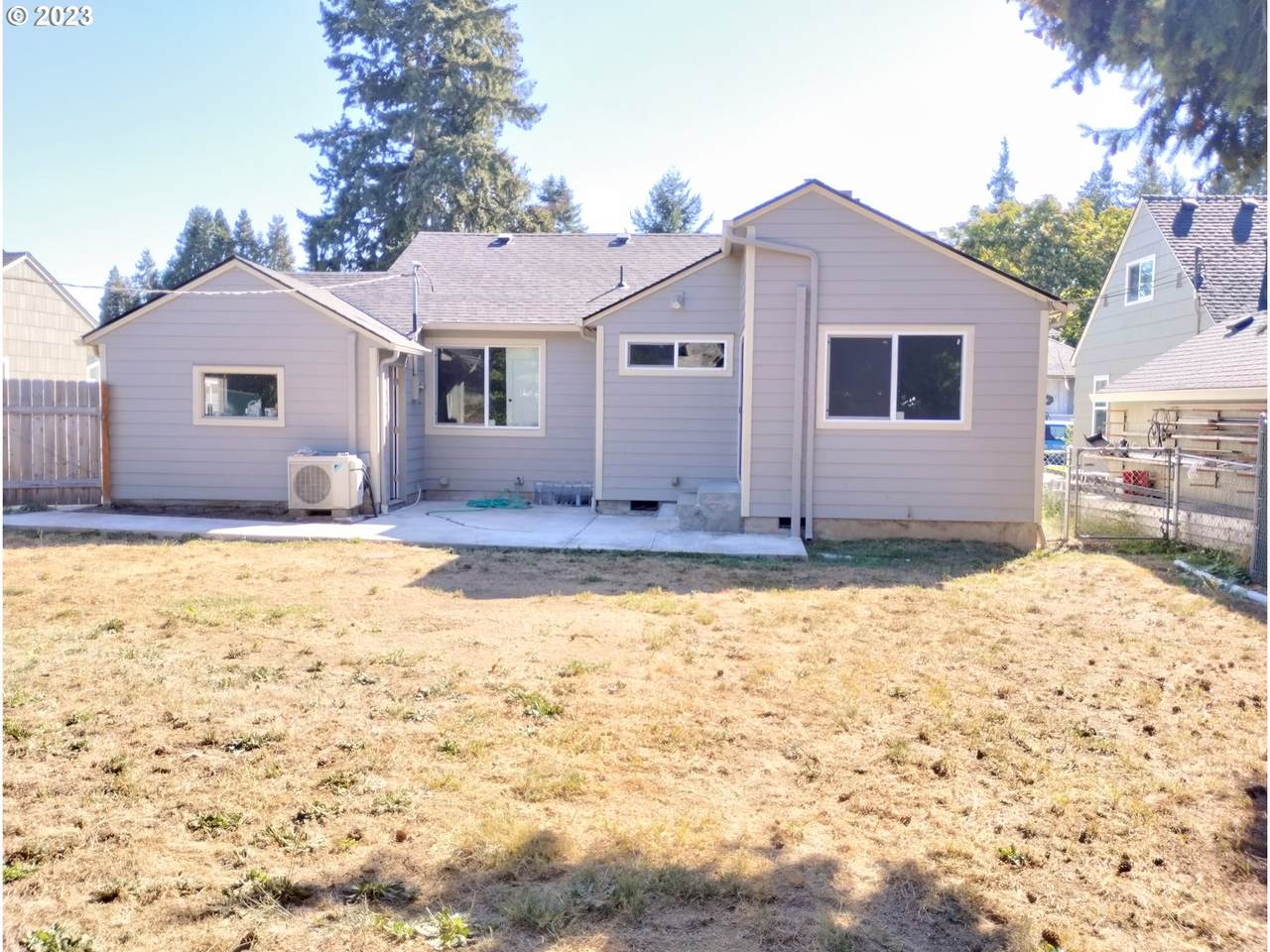 100 44TH St - Photo 1