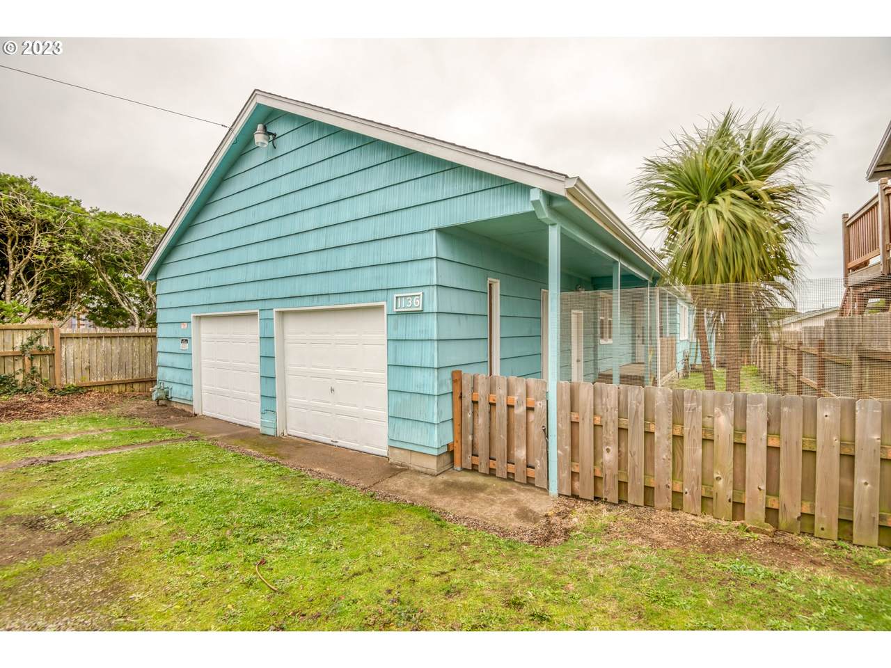 1136 8TH St - Photo 1
