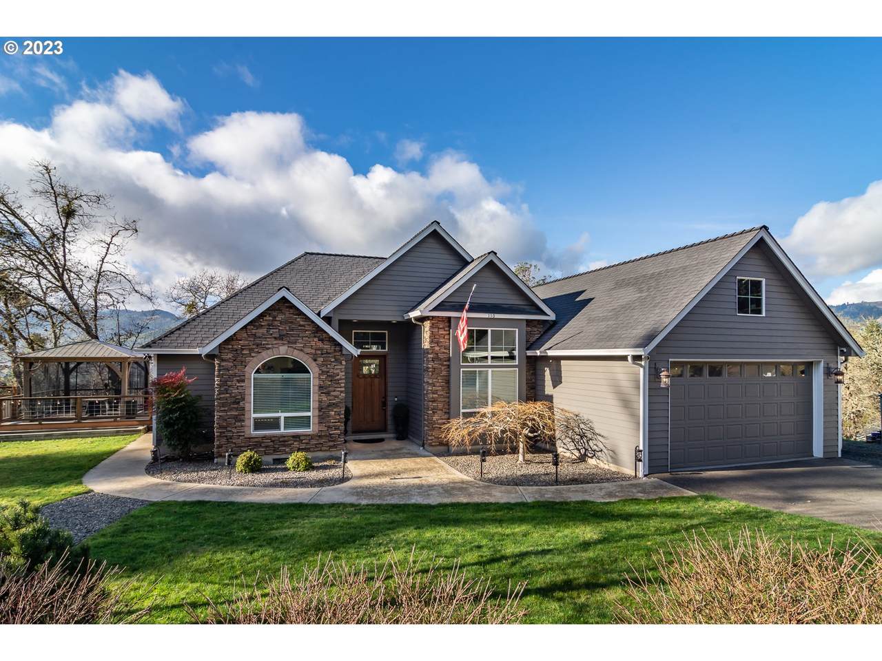 110 West Ridge Ln - Photo 1