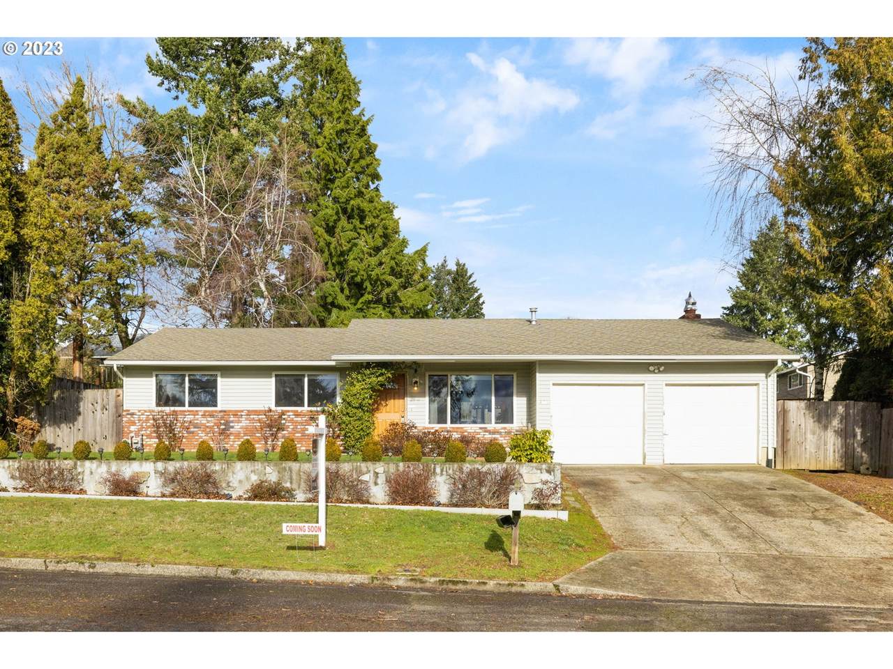 375 22ND St - Photo 1