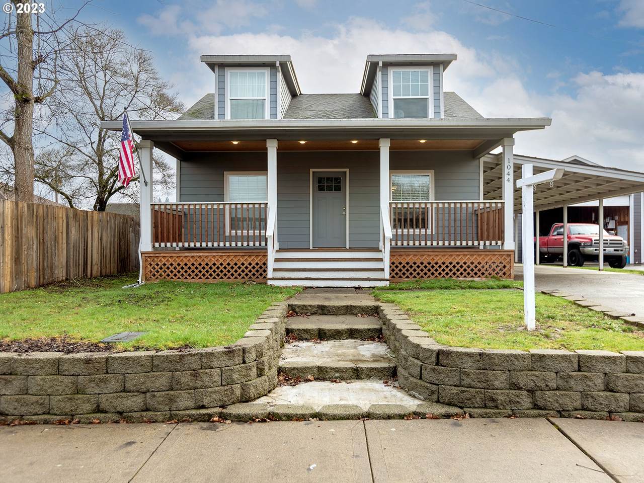 1044 Park St - Photo 1