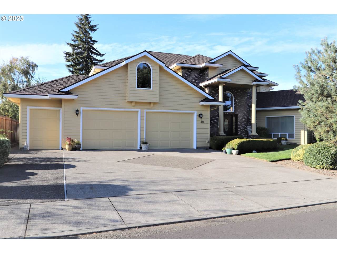 345 Snead Dr - Photo 1