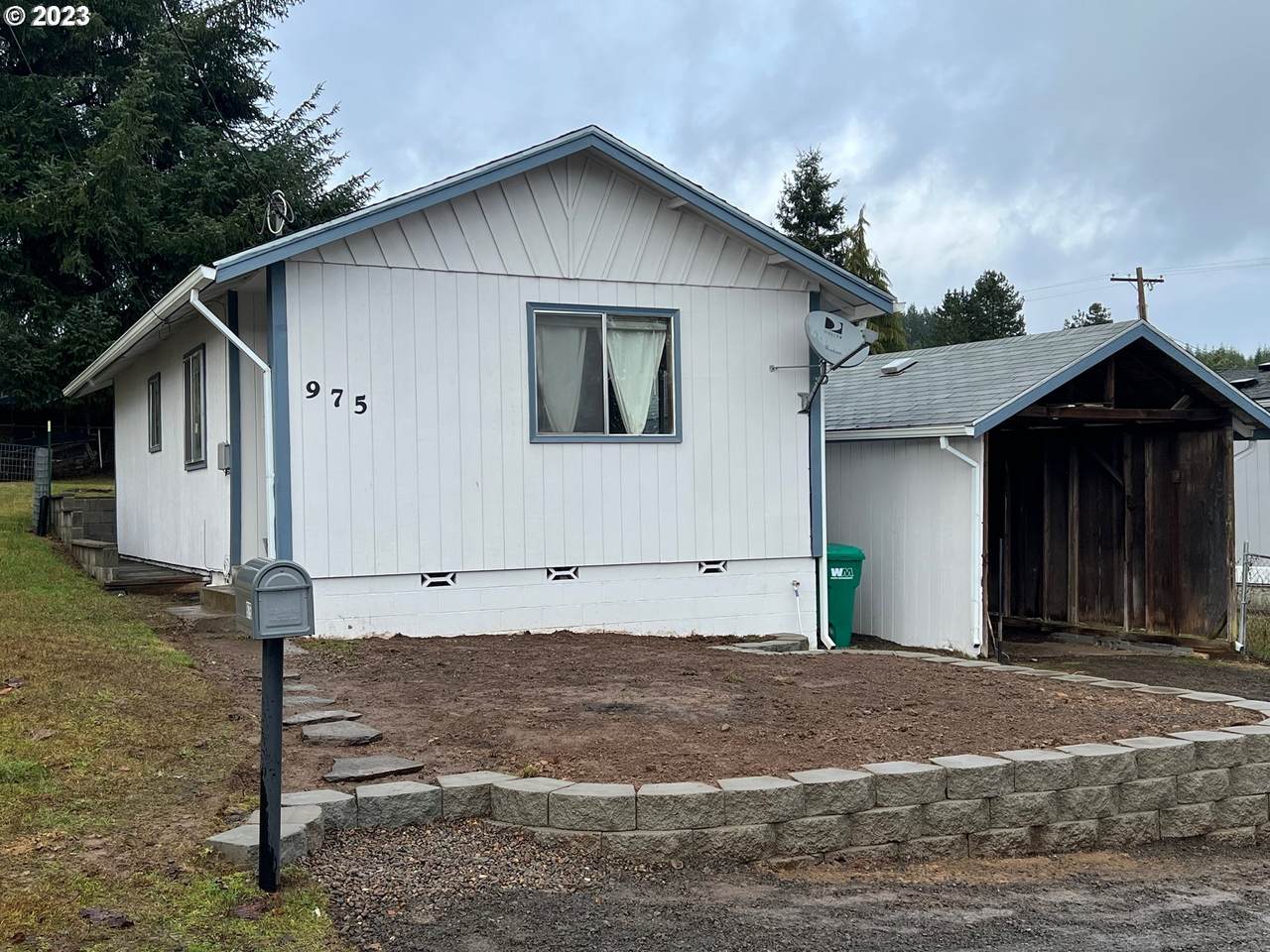 975 Rose Ave - Photo 1