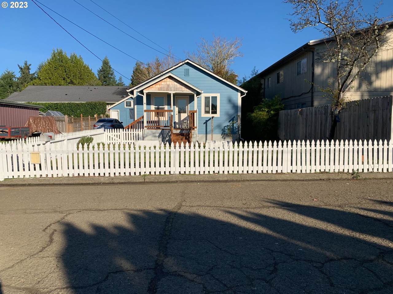 1080 12TH St - Photo 1