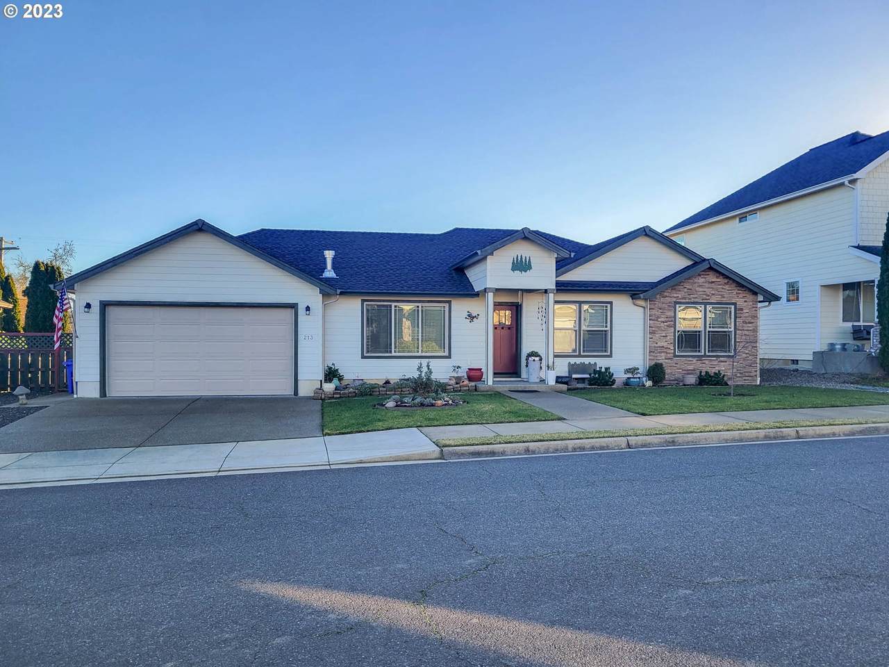 213 Danielle Dr - Photo 1